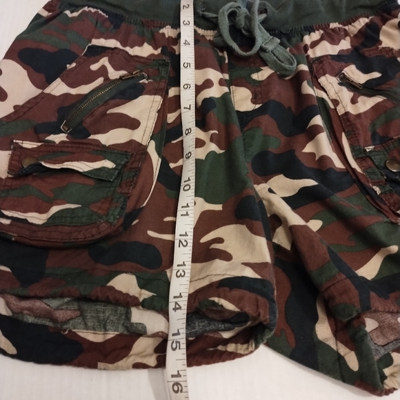 Helium wm camouflage burgundy green and beige utility drawstring shorts size XL - Picture 4 of 12